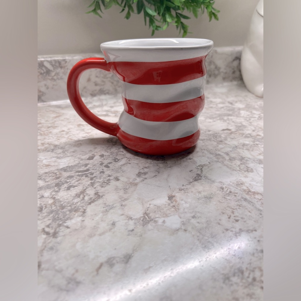 Universal Studios Dr. Seuss Cat in the Hat Mug Cup -16oz
